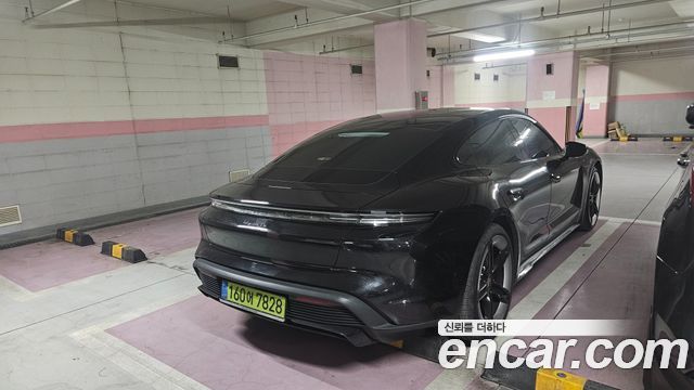 Porsche Taycan Base 4 — пробег 13 000 км — фото 2 из 5
