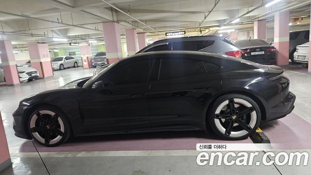 Porsche Taycan Base 4 — пробег 13 000 км — фото 5 из 5