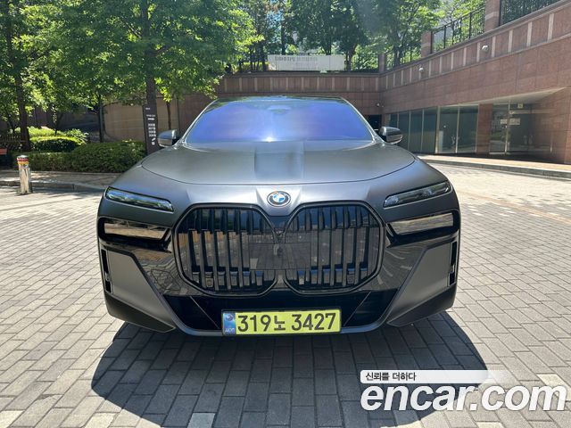 BMW i7 xDrive 60 Freeze Seoul Edition — пробег 6 500 км — фото 3 из 5