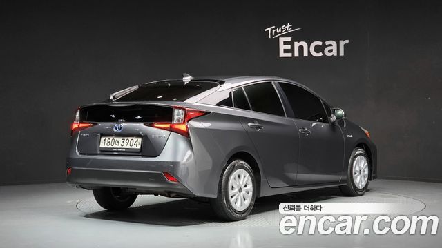 Toyota Prius 1.8 — пробег 44 375 км — фото 2 из 5