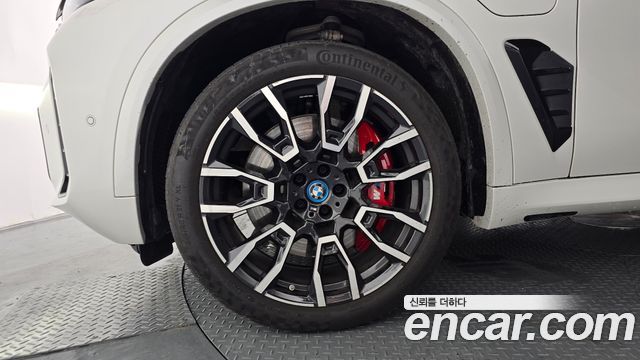 BMW X5 xDrive 50e M Sport — пробег 22 863 км — фото 5 из 5