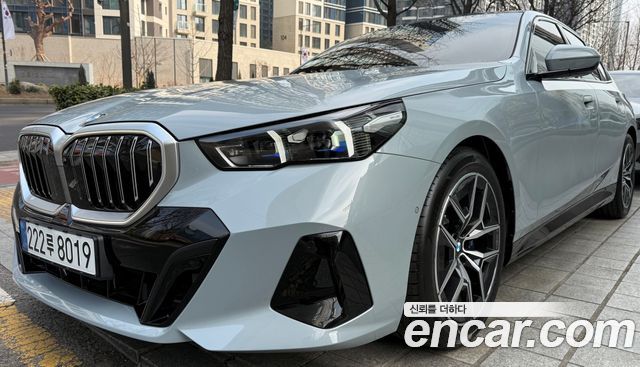 BMW 5-Series 520i M Sport — пробег 1 500 км — фото 2 из 5