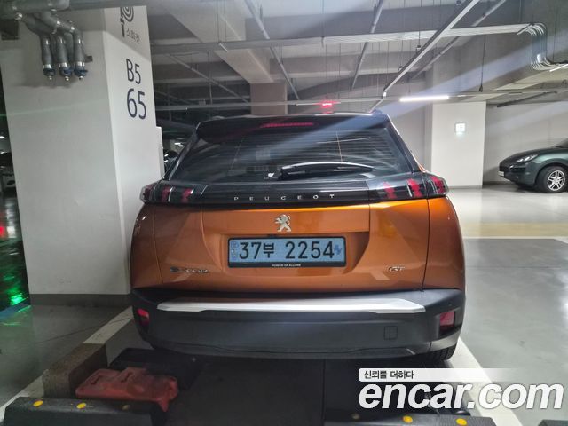 Peugeot 2008 EV GT — пробег 11 489 км — фото 4 из 5