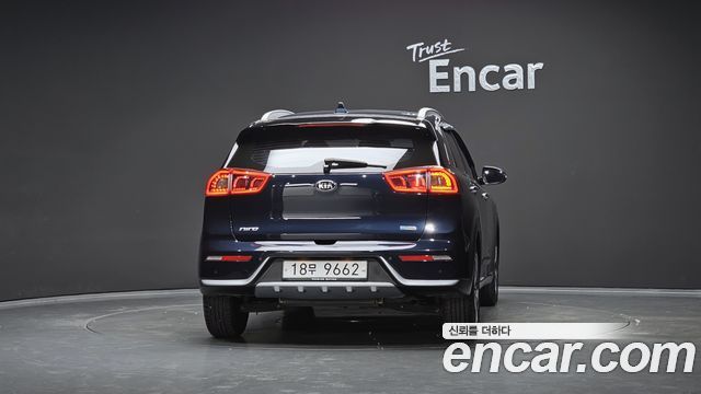Kia Niro Prestige — пробег 42 889 км — фото 4 из 5
