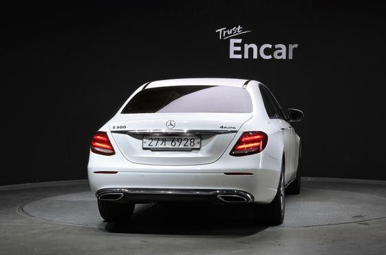 Mercedes-Benz E-Class E300 4MATIC Avnatgarde — пробег 140 142 км — фото 4 из 5