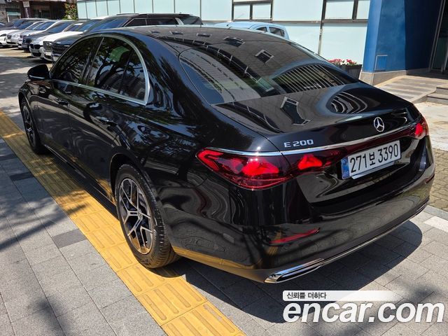 Mercedes-Benz E-Class E200 Avantgarde — пробег 700 км — фото 3 из 5
