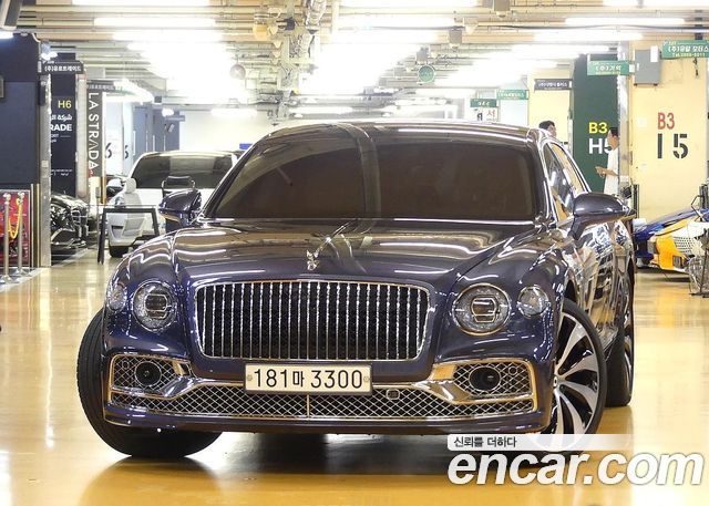 Bentley Flying Spur 4.0 Azure — пробег 23 000 км — фото 3 из 5
