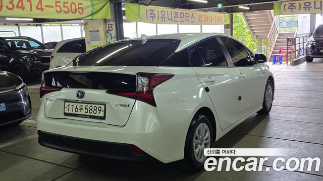 Toyota Prius 1.8 — пробег 64 200 км — фото 4 из 5