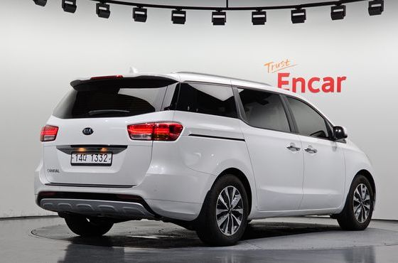 Kia Carnival 9-seater Luxury — пробег 158 751 км — фото 2 из 5