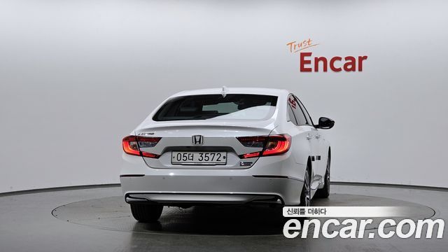 Honda Accord 2.0 Hybrid Touring — пробег 60 415 км — фото 4 из 5