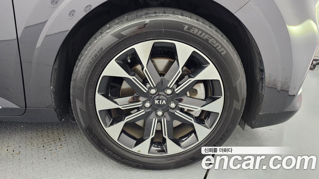 Kia Carnival 9-Seater Signature — пробег 76 933 км — фото 5 из 5