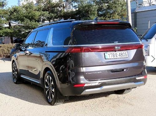 Kia Carnival 9-Seater Signature — пробег 214 811 км — фото 3 из 5