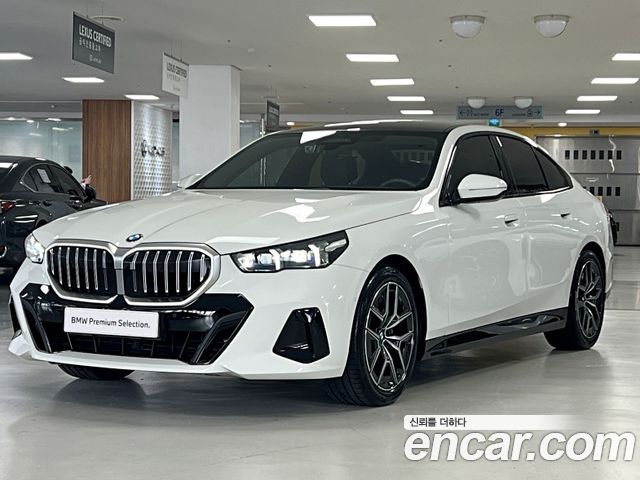 BMW 5-Series 520i M Sport — пробег 4 273 км — фото 1 из 5