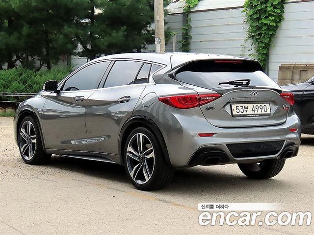 Infiniti Q30 2.0 Premium City Black — пробег 95 375 км — фото 3 из 5