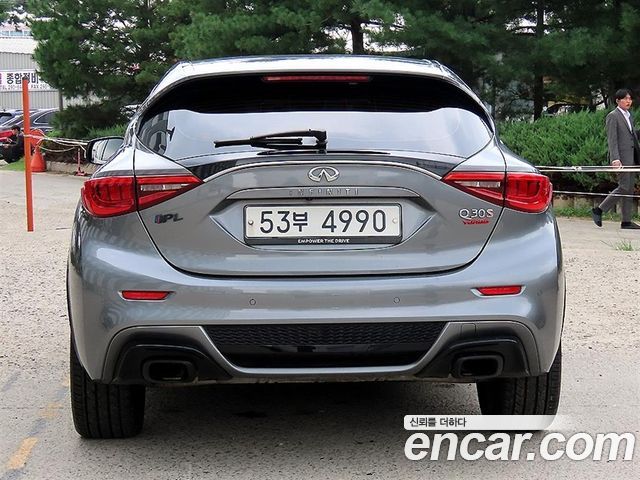 Infiniti Q30 2.0 Premium City Black — пробег 95 375 км — фото 4 из 5