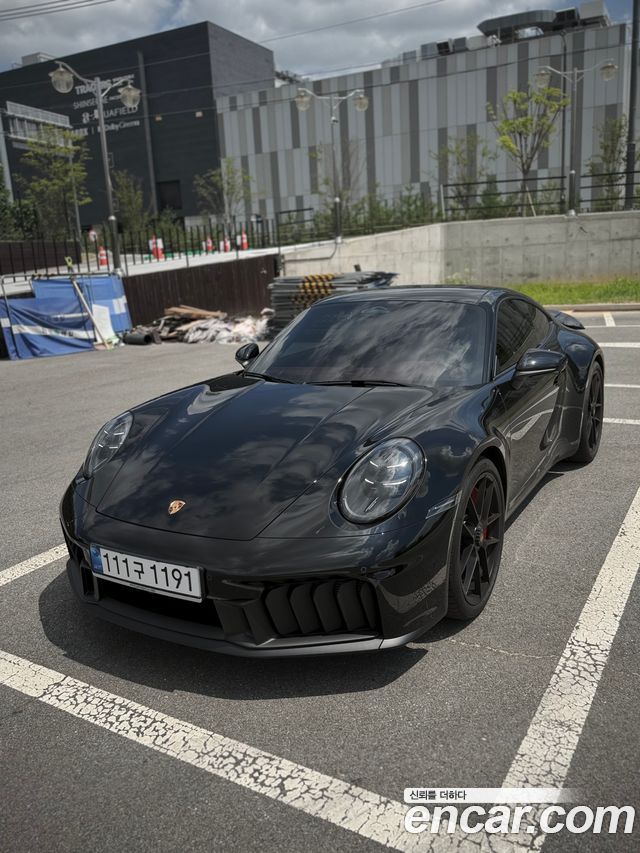 Porsche 911 Carrera 4 GTS — пробег 1 400 км — фото 1 из 5