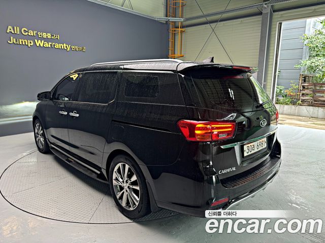 Kia Carnival 9-Seater Noblesse Special — пробег 186 990 км — фото 4 из 5