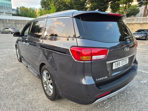 Kia Carnival 9-seater Prestige — пробег 195 000 км — фото 4 из 5