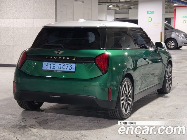 Mini Cooper SE Classic — пробег 4 431 км — фото 4 из 5