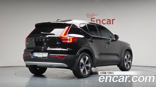 Volvo XC40 B4 Ultimate Bright — пробег 45 319 км — фото 2 из 5