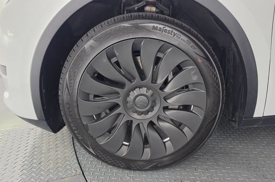 Tesla Model Y RWD — пробег 58 995 км — фото 5 из 5