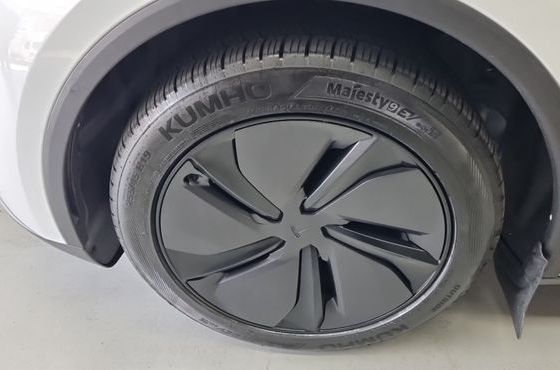 Tesla Model Y Premium RWD — пробег 9 500 км — фото 5 из 5