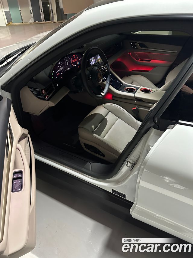 Porsche Taycan Base — пробег 47 300 км — фото 5 из 5
