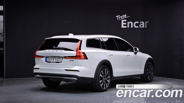 Volvo V60 B5 Ultra AWD — пробег 2 101 км — фото 2 из 5