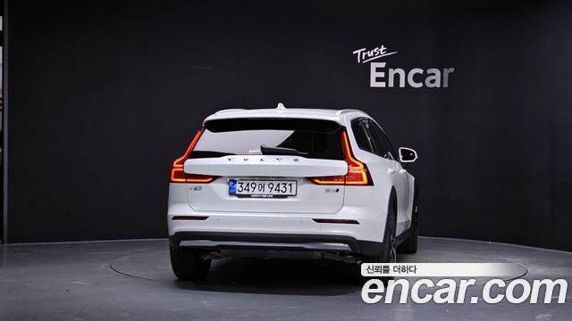 Volvo V60 B5 Ultra AWD — пробег 2 101 км — фото 4 из 5