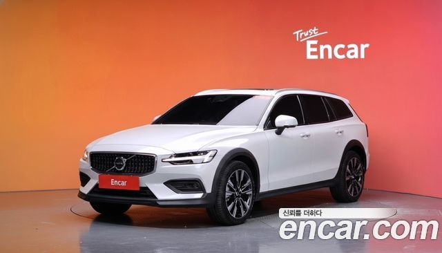 Volvo V60 B5 Ultra AWD — пробег 2 101 км — фото 1 из 5