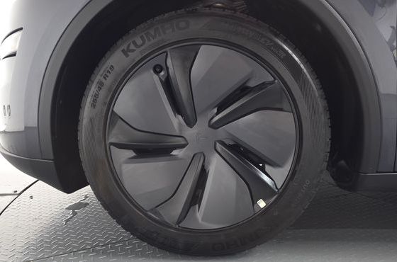 Tesla Model Y RWD — пробег 12 364 км — фото 5 из 5