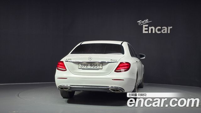 Mercedes-Benz E-Class из Кореи Encar