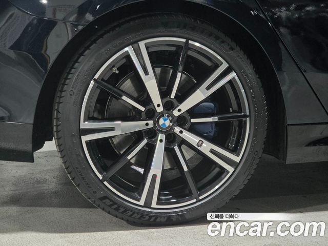 BMW 5-Series 530i xDrive M Sport — пробег 4 026 км — фото 5 из 5