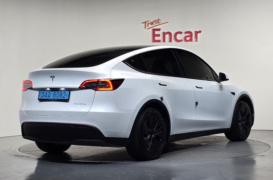 Tesla Model Y RWD — пробег 44 619 км — фото 2 из 5
