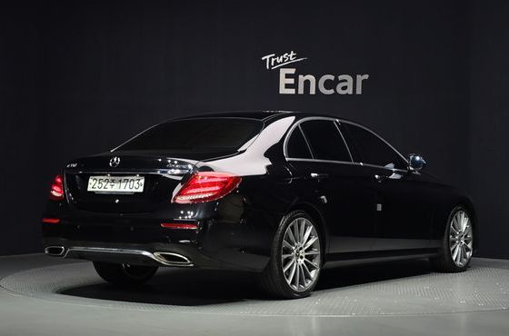 Mercedes-Benz E-Class E350 4MATIC AMG Line — пробег 130 711 км — фото 2 из 5