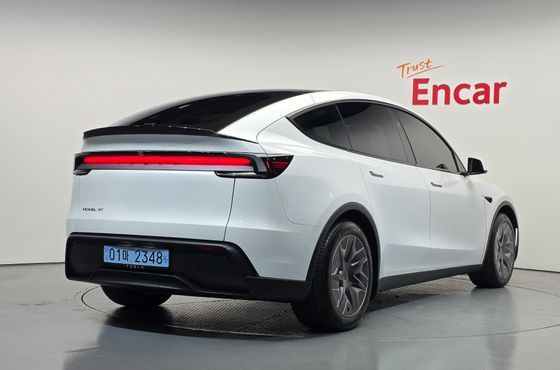 Tesla Model Y L Long Range AWD — пробег 4 705 км — фото 2 из 5