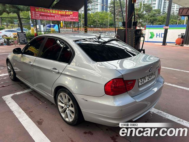 BMW 3-Series 320i Sedan — пробег 130 000 км — фото 5 из 5