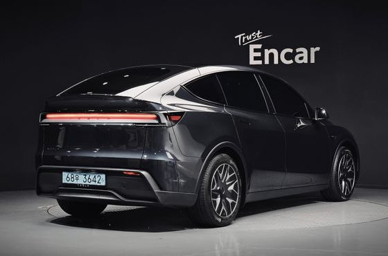 Tesla Model Y L Long Range AWD — пробег 1 195 км — фото 2 из 5