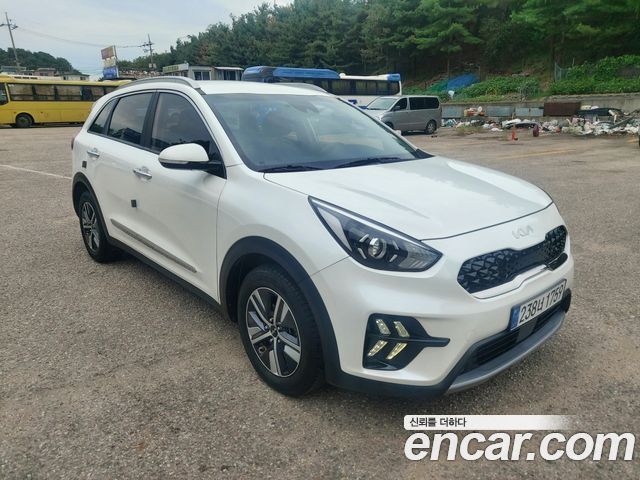 Kia Niro 1.6 HEV Prestige — пробег 40 000 км — фото 2 из 5
