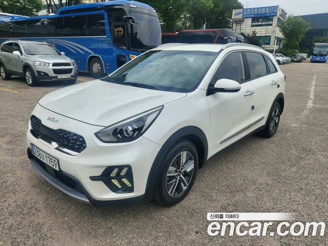 Kia Niro 1.6 HEV Prestige — пробег 40 000 км — фото 3 из 5