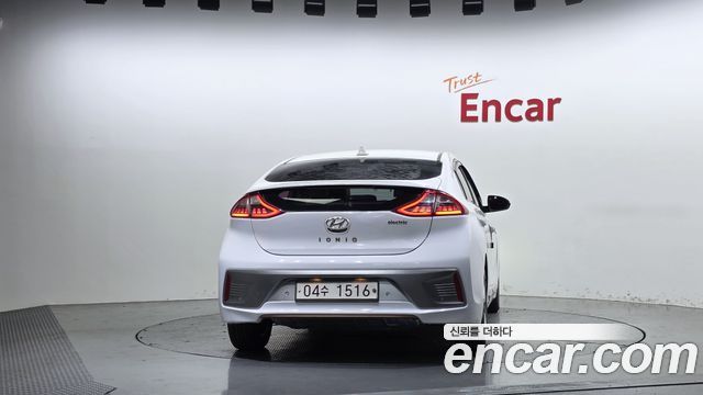 Hyundai Ioniq Q — пробег 118 615 км — фото 4 из 5