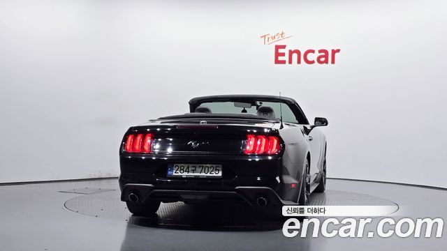 Ford Mustang Convertible — пробег 83 461 км — фото 4 из 5