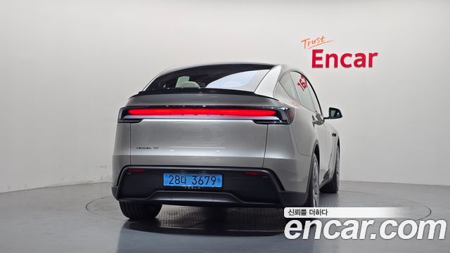 Tesla Model Y L Long Range AWD — пробег 127 км — фото 4 из 5