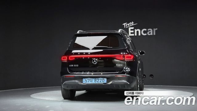 Mercedes-Benz EQB EQB300 4MATIC AMG Line — пробег 56 346 км — фото 4 из 5