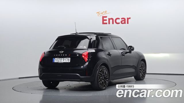Mini Cooper 5 Door Favoured — пробег 43 378 км — фото 2 из 5