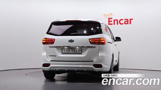 Kia Carnival из Кореи Encar