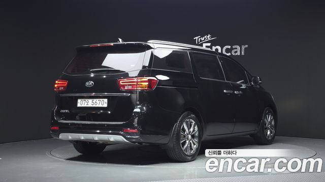 Kia Carnival из Кореи Encar