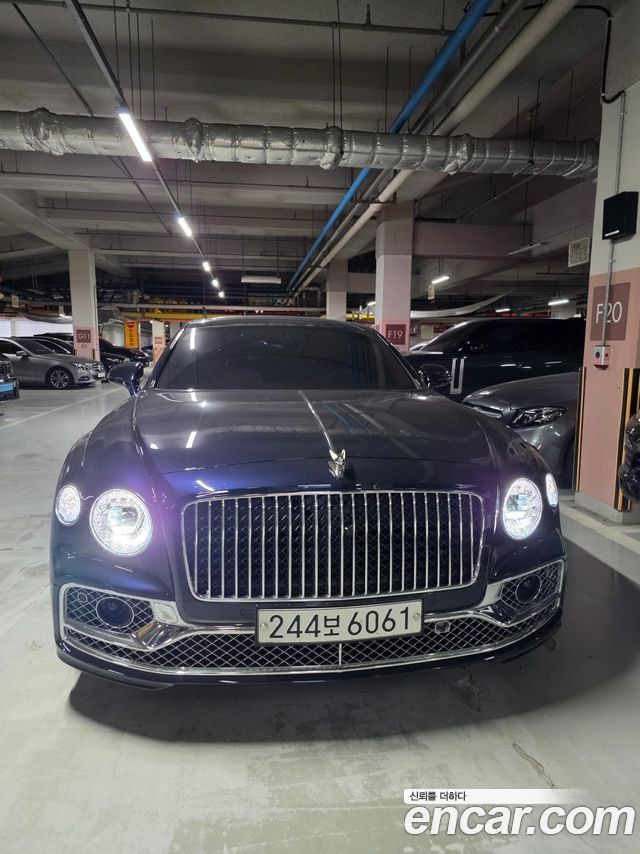 Bentley Flying Spur 4.0 Azure — пробег 9 000 км — фото 1 из 5