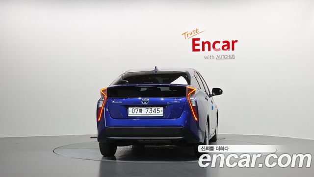 Toyota Prius 1.8 E — пробег 87 613 км — фото 4 из 5