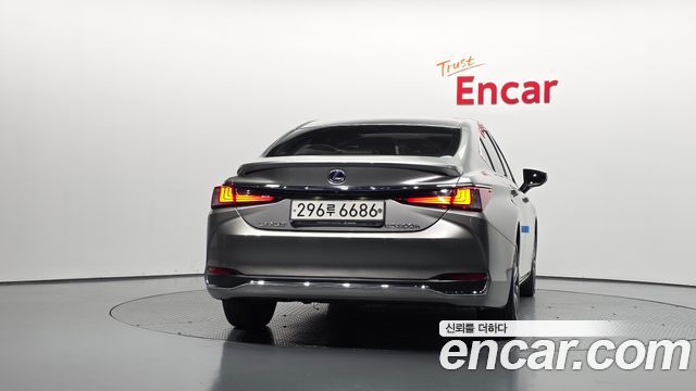 Lexus ES Supreme — пробег 120 395 км — фото 4 из 5
